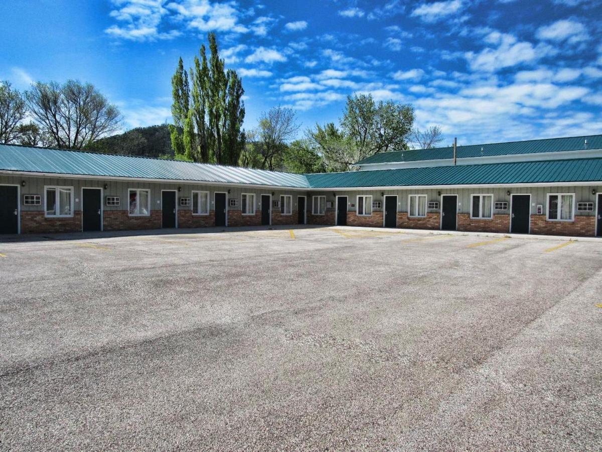 Deer Lodge Motel ซันแดนซ์ ภายนอก รูปภาพ