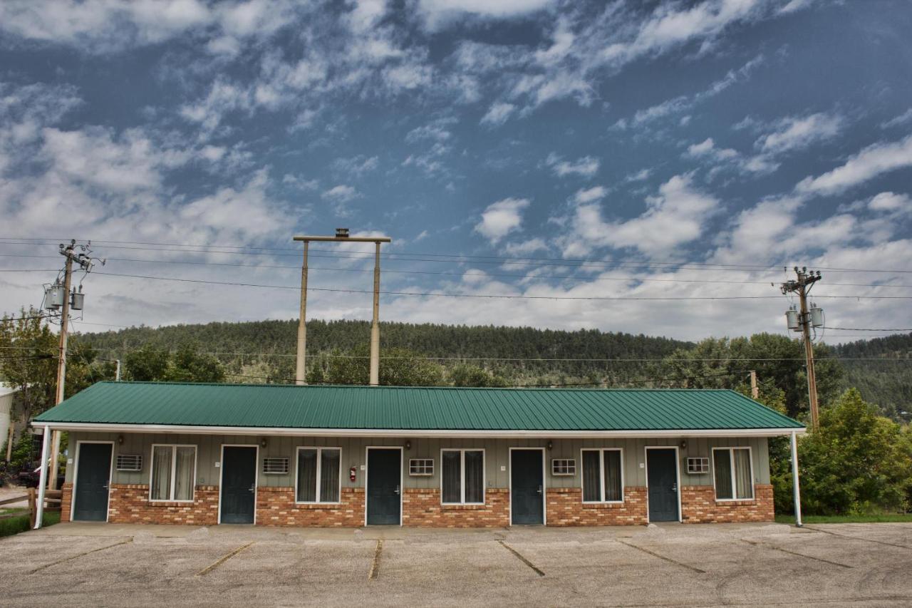 Deer Lodge Motel ซันแดนซ์ ภายนอก รูปภาพ