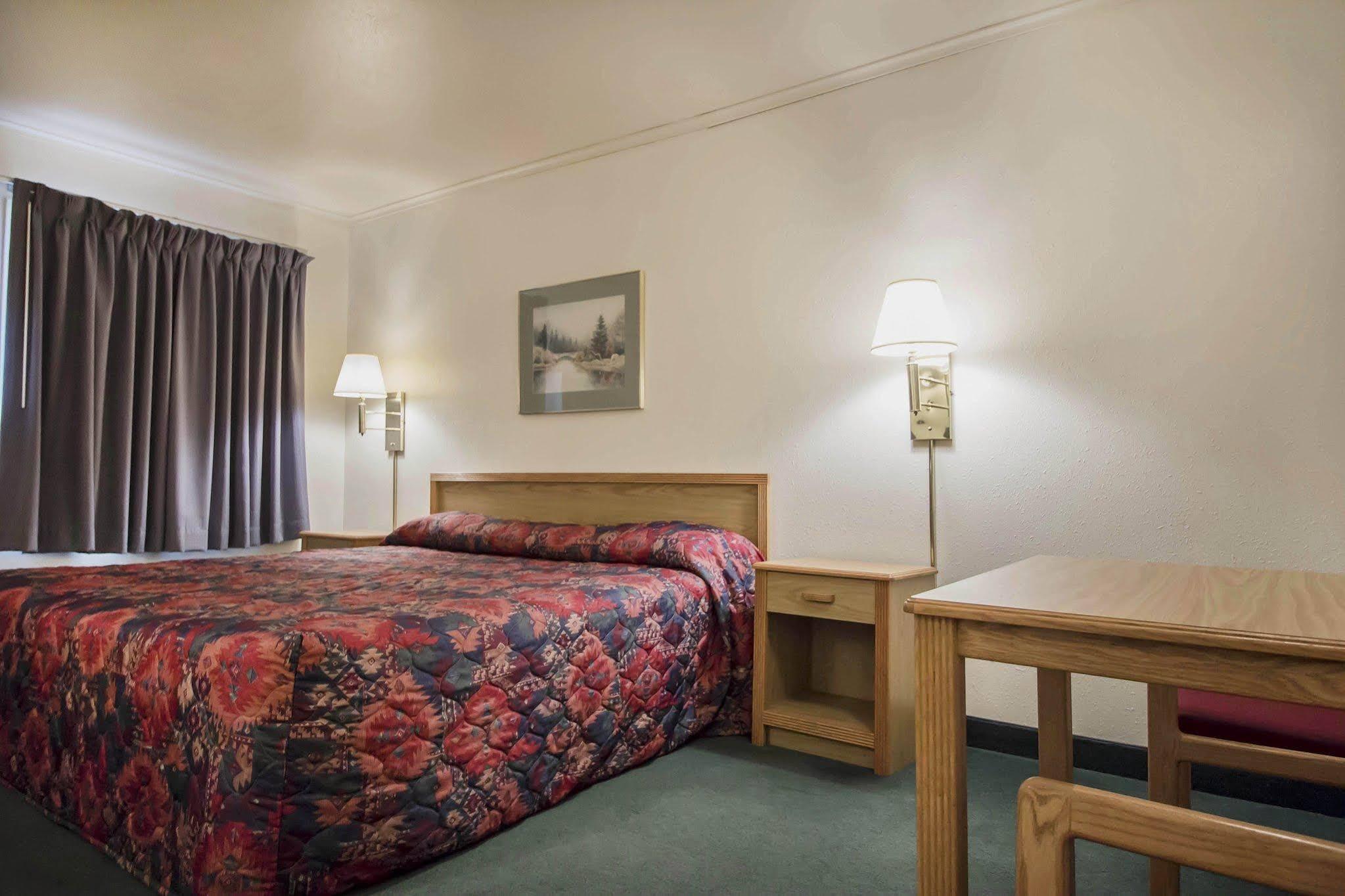 Deer Lodge Motel ซันแดนซ์ ภายนอก รูปภาพ