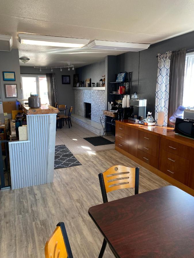 Deer Lodge Motel ซันแดนซ์ ภายนอก รูปภาพ