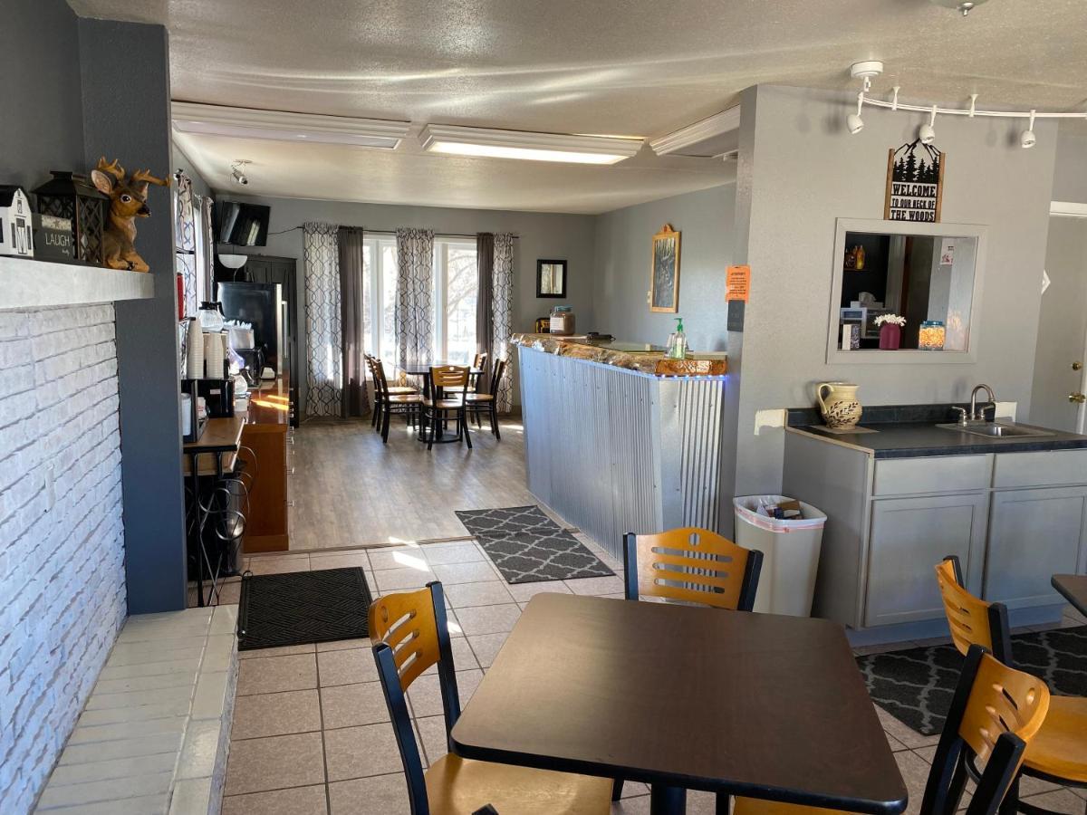 Deer Lodge Motel ซันแดนซ์ ภายนอก รูปภาพ