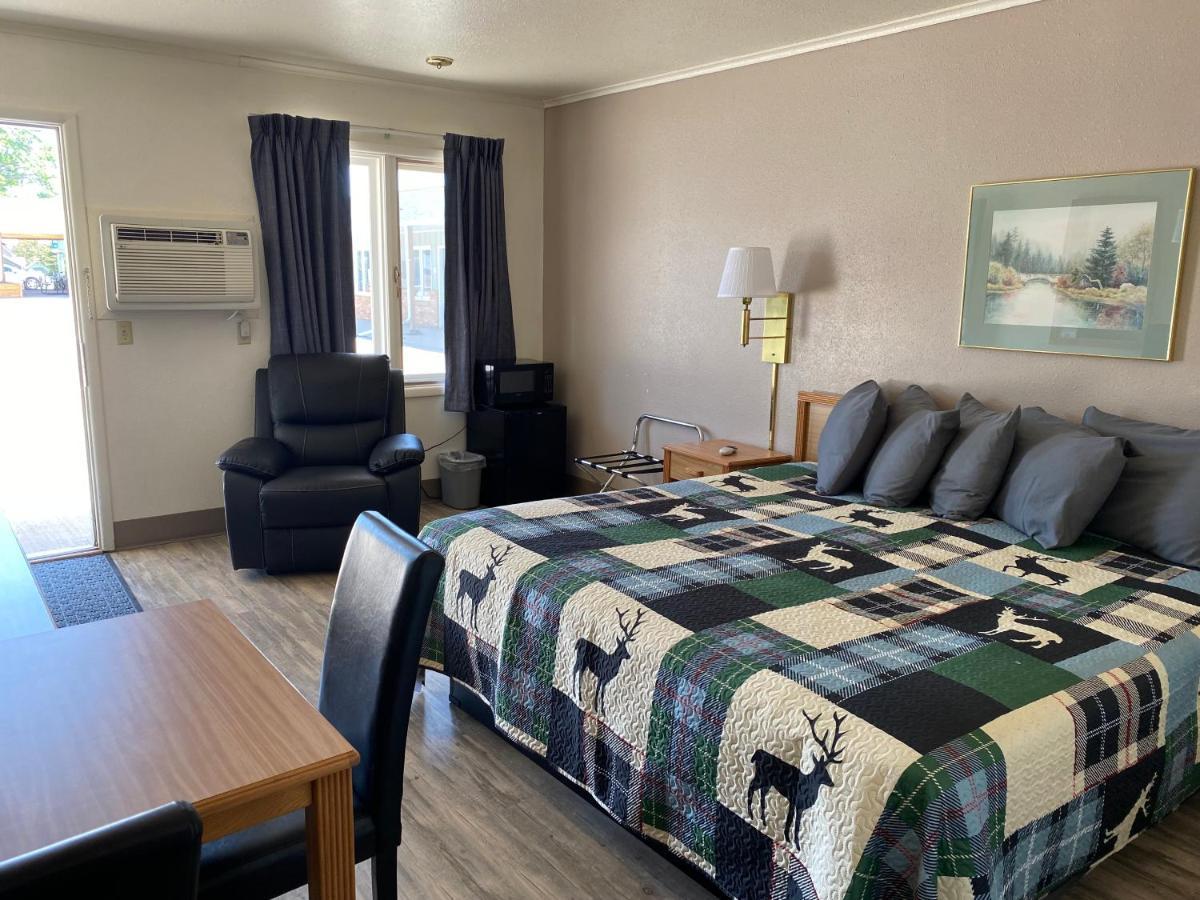 Deer Lodge Motel ซันแดนซ์ ภายนอก รูปภาพ