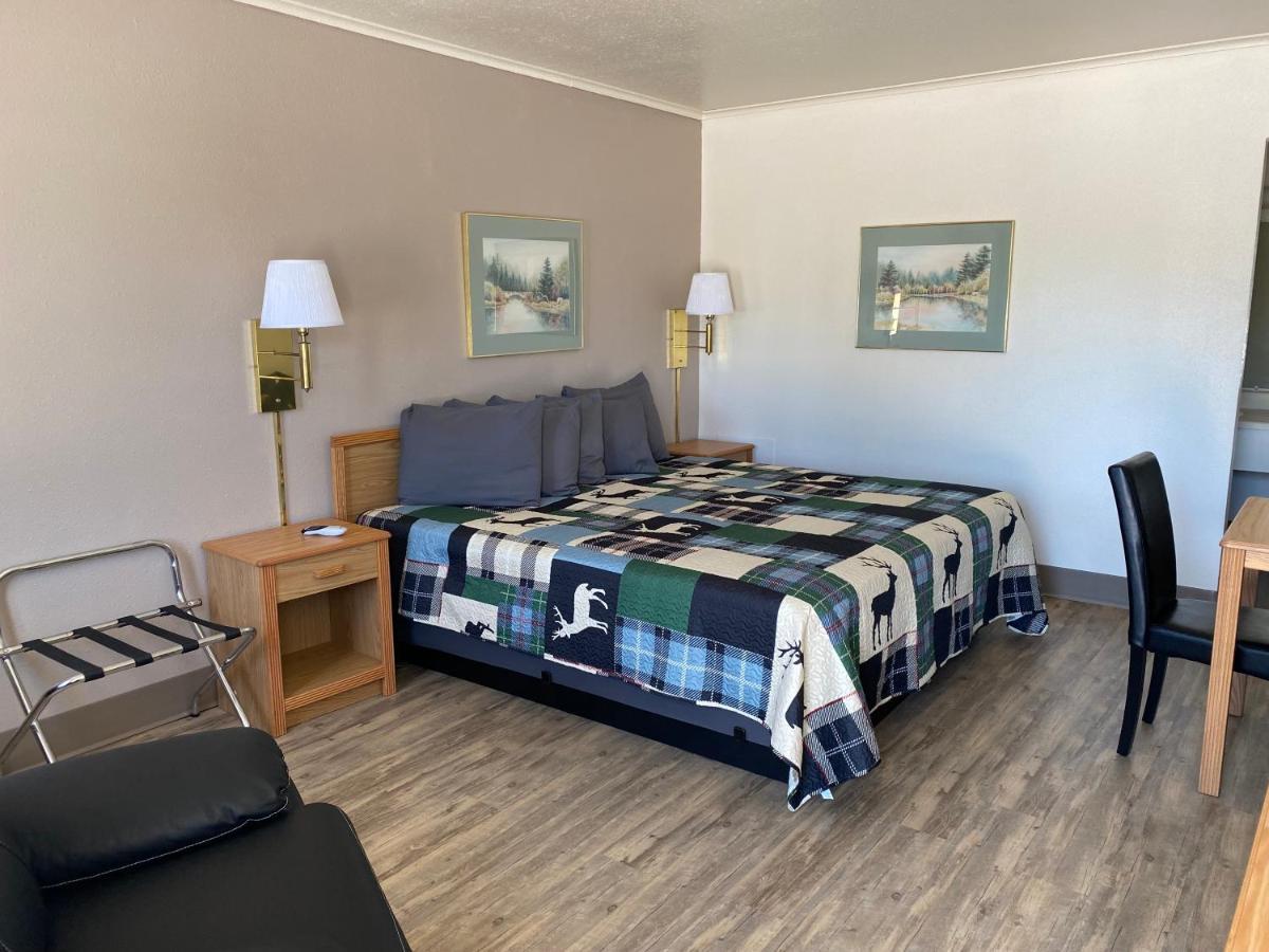 Deer Lodge Motel ซันแดนซ์ ภายนอก รูปภาพ