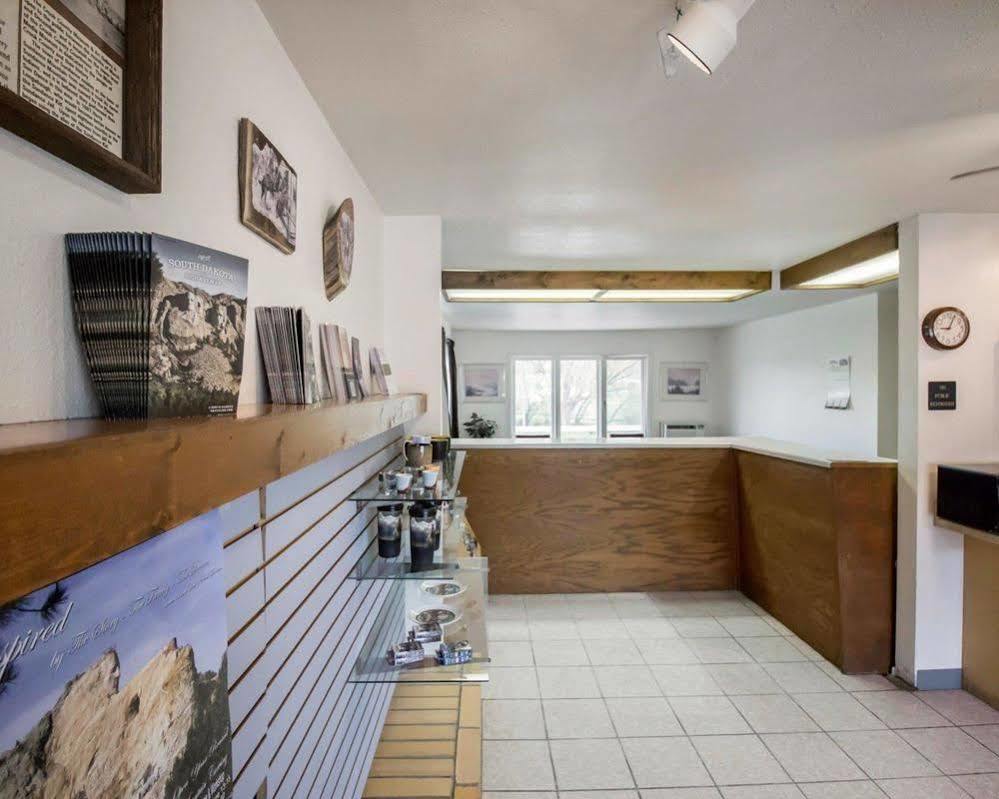 Deer Lodge Motel ซันแดนซ์ ภายนอก รูปภาพ